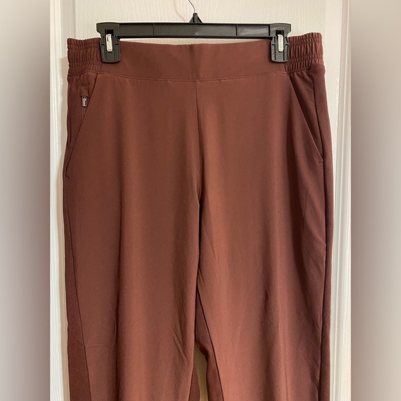 Athleta Brooklyn Lined Stretchy Pockets Burgundy Elastic Joggers Size 10 - Picture 5 of 15